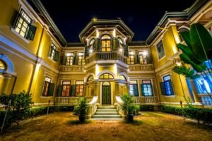 Luxury Houses
